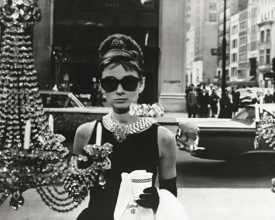 Hình ảnh nữ diễn viên Audrey Hepburn trong bộ phim Breakfast at Tiffany's