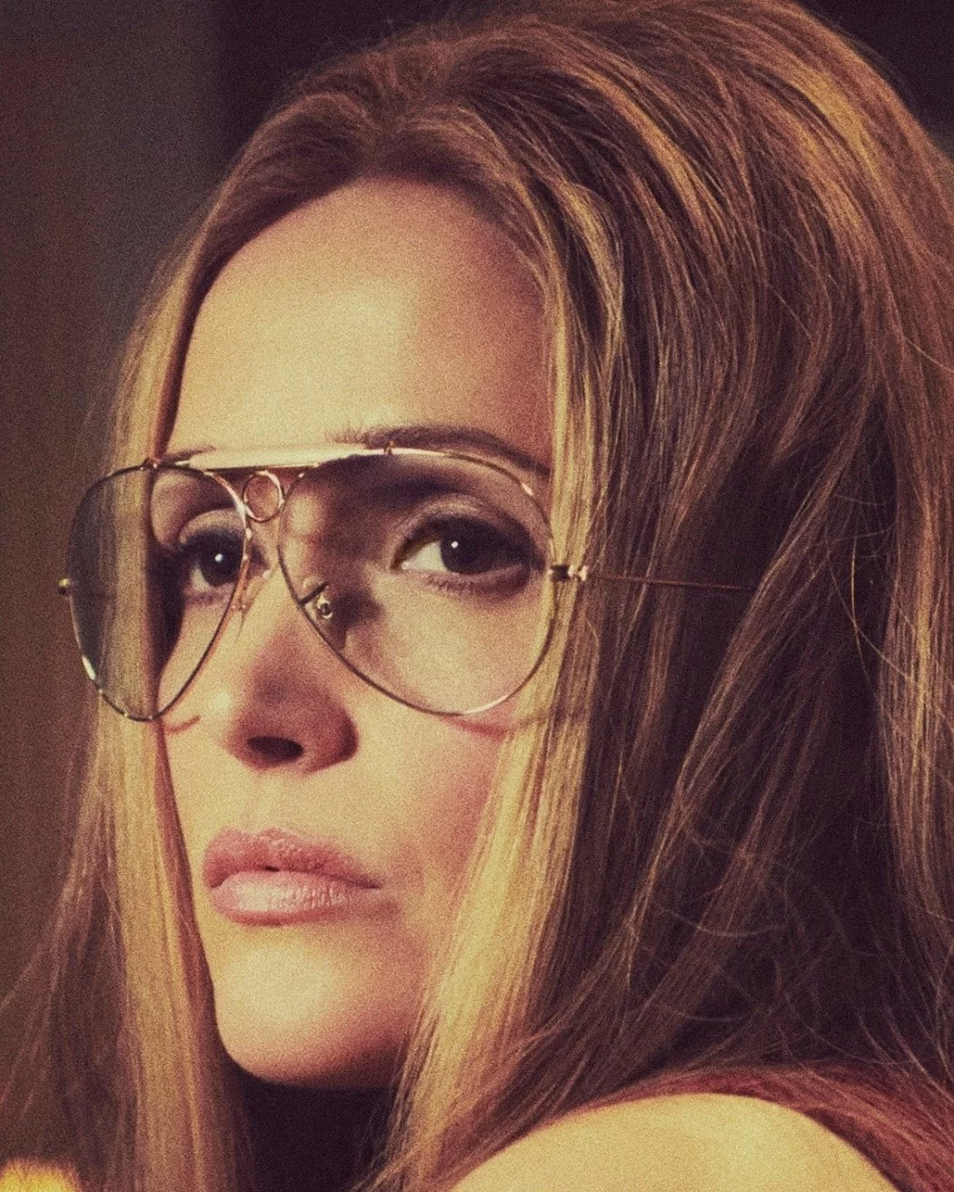 Nhà hoạt động Gloria Steinem xuất hiện cùng mẫu RayBan Aviator