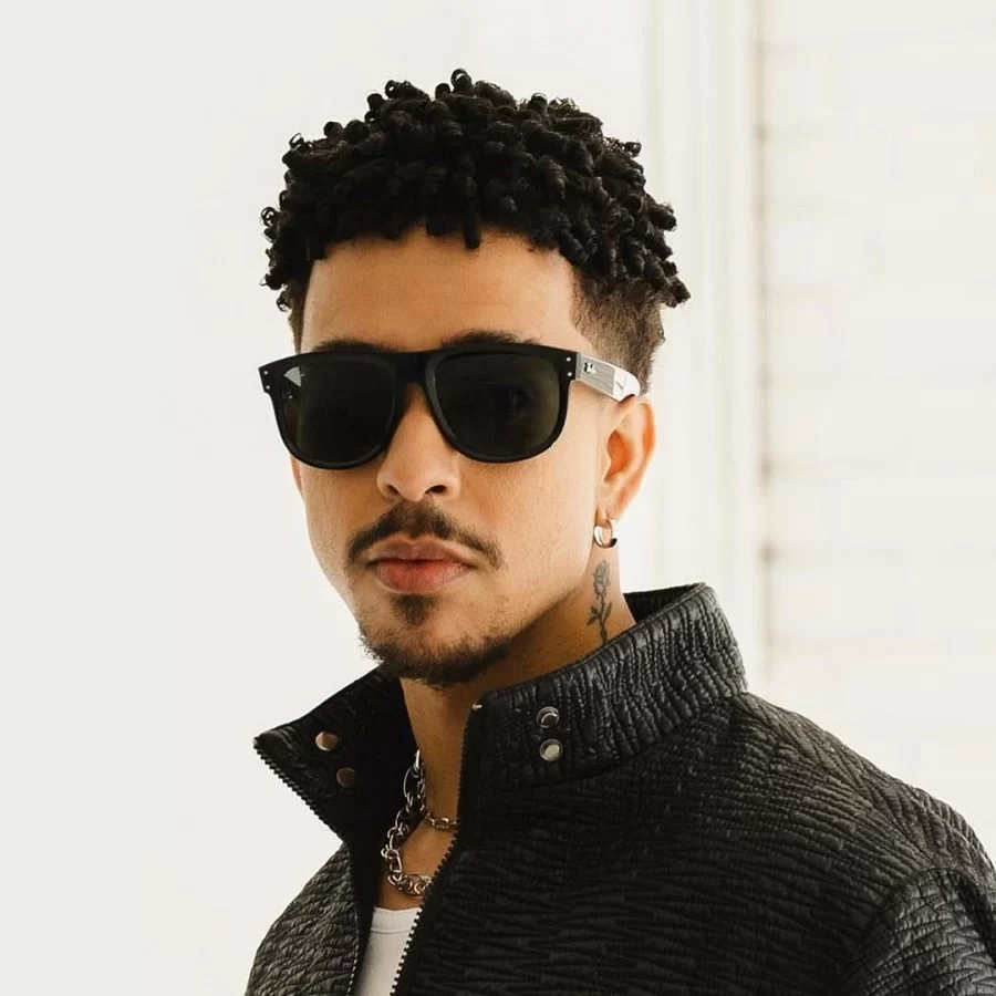 Reverse Boyfriend còn được các tín đồ thời trang gọi là dòng kính "khoe mẽ"