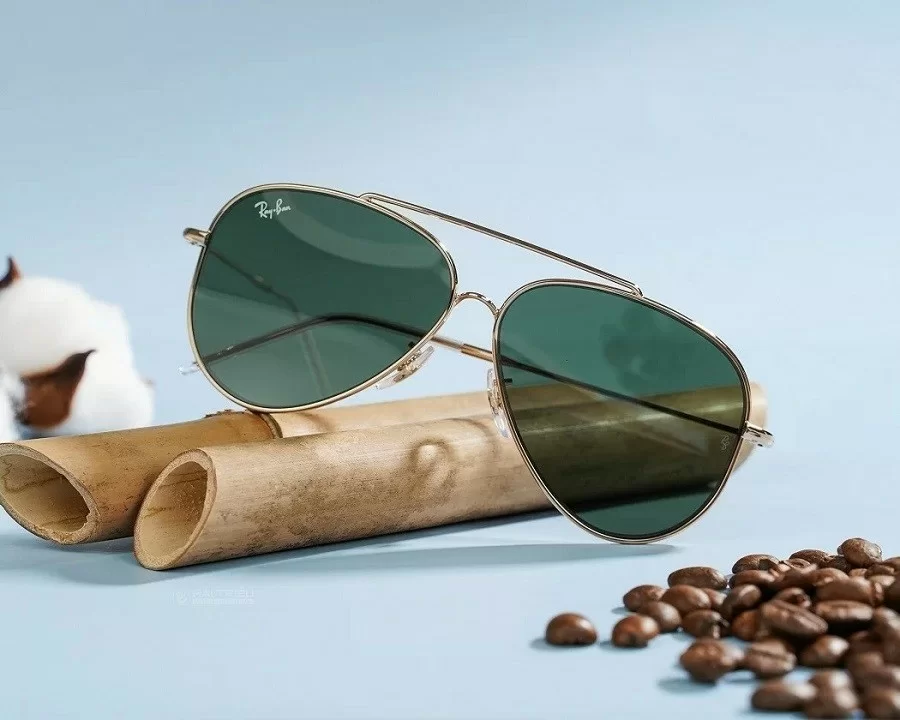 Kính Aviator là gì? Giải mã lịch sử của dòng kính biểu tượng (5) Tròng kính xanh lá vừa giúp giảm chói, vừa giữ nguyên sự chân thực của màu sắc