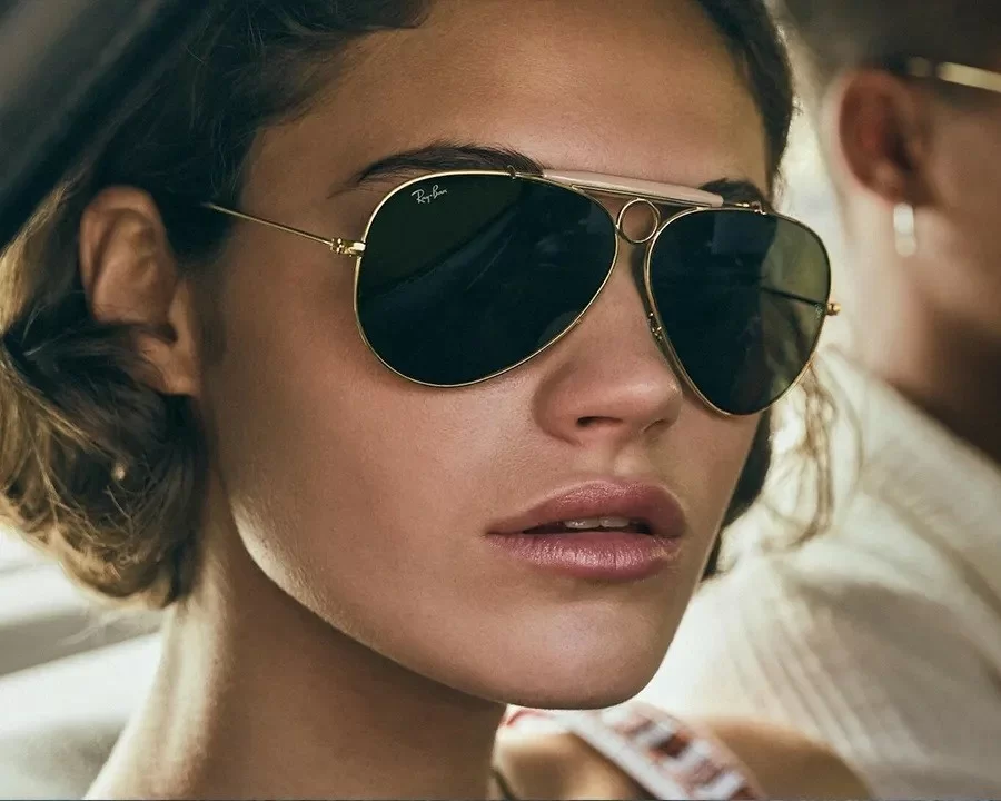 Kính Aviator là gì? Giải mã lịch sử của dòng kính biểu tượng (6) Chi tiết Cigarette Holder trên RayBan Aviator