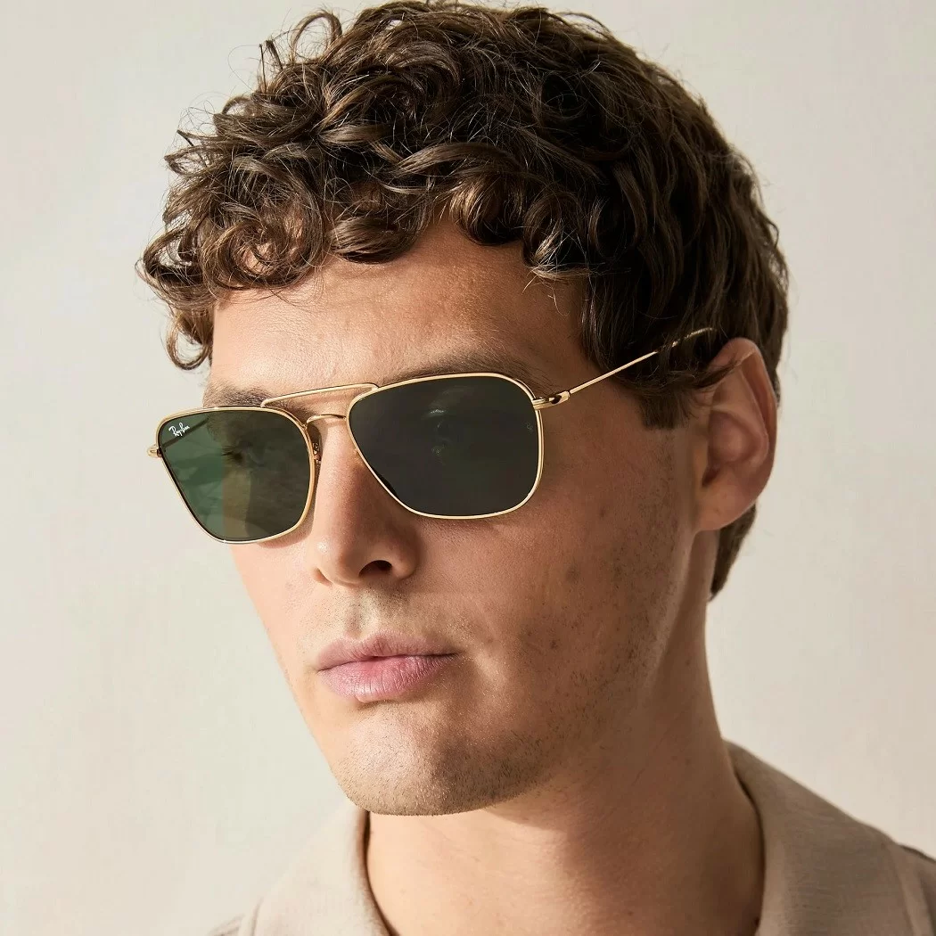 RayBan Caravan được xem là phiên bản hiện đại hơn của kính phi công RayBan Aviator