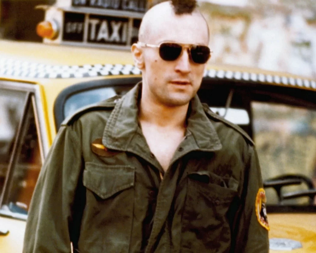 Nam diễn viên Robert De Niro hiện diện cùng chiếc kính RayBan Caravan