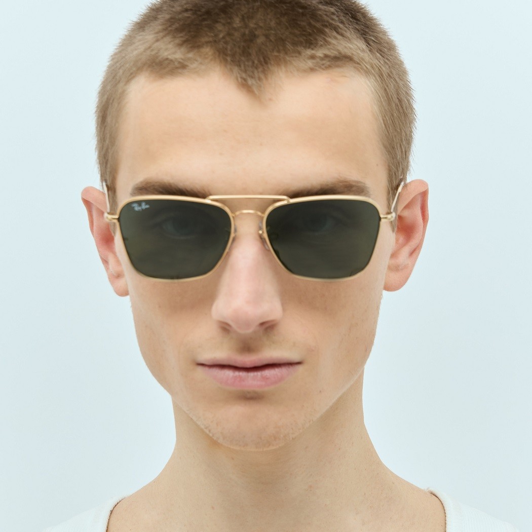 Mắt kính RayBan Caravan Reverse nổi bật với tròng kính lõm