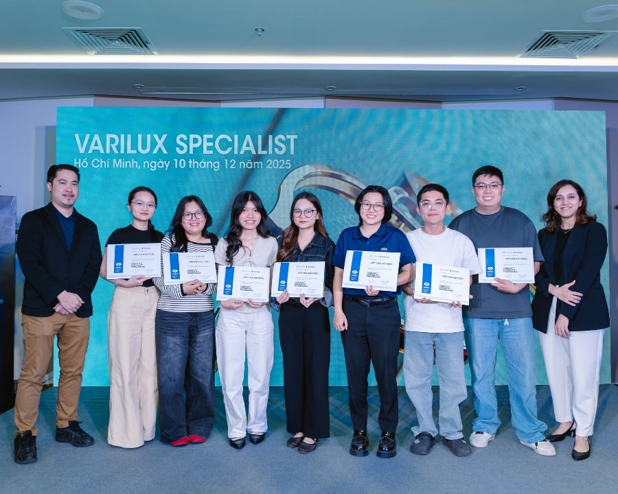 Đội ngũ Hải Triều trong khoá đào tạo của Essilor Extensee