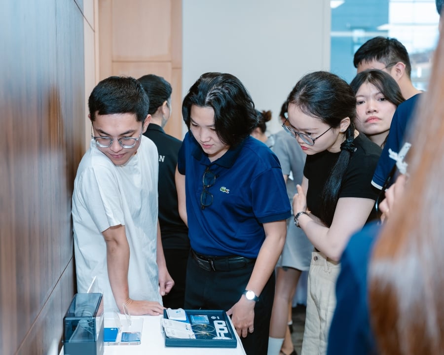 Đội ngũ Hải Triều trực tiếp trải nghiệm dòng sản phẩm mới nhất: Essilor Varilux Extensee