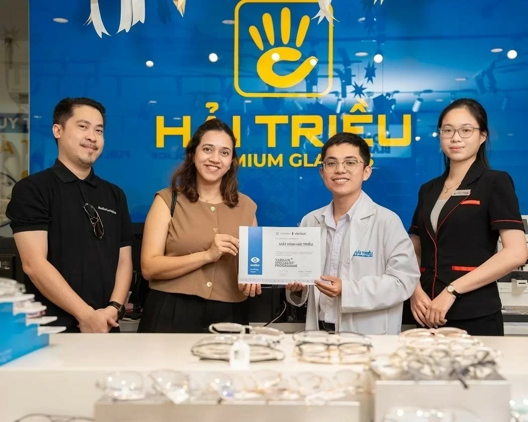 Đại diện tập đoàn EssilorLuxottica đến thăm Kính Hải Triều