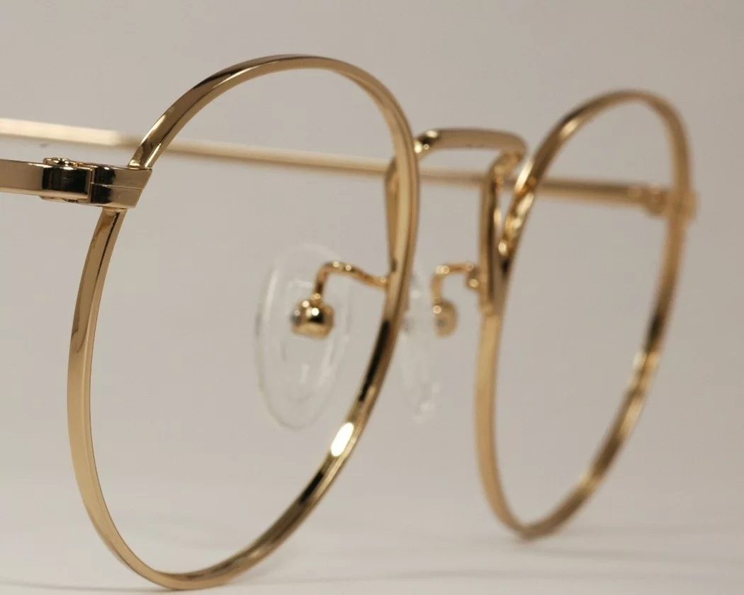 Mẫu kính mạ vàng của thương hiệu Shuron