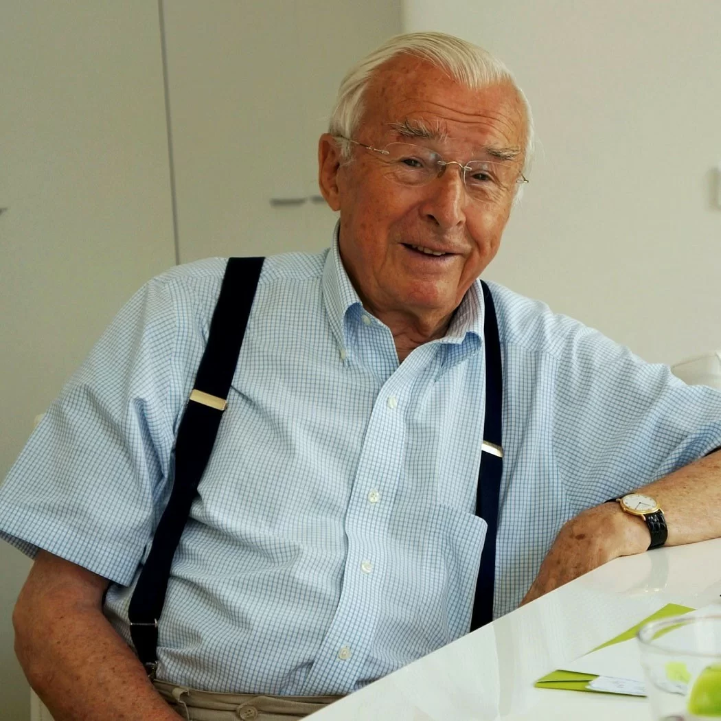 Wilhelm Anger - cha đẻ của chất liệu Optyl