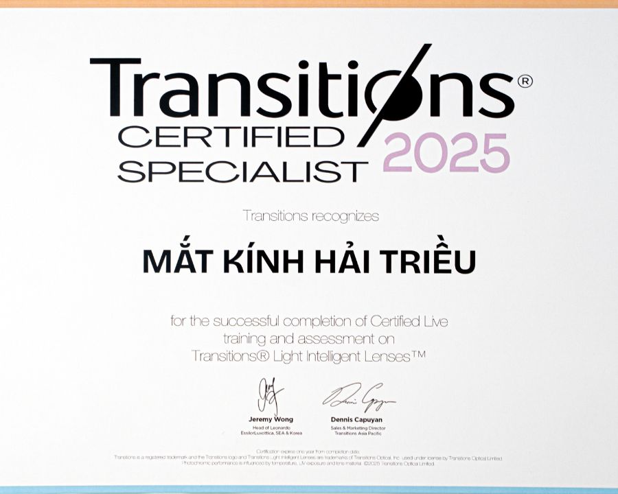 Kính Hải Triều vinh dự đón tiếp đại diện cấp cao của Essilor trong chuyến ghé thăm Việt Nam (12) Chứng nhận đào tạo chuyên gia Transitions Gen S (dòng đổi màu cao cấp) của Essilor Luxottica dành cho đội ngũ Hải Triều
