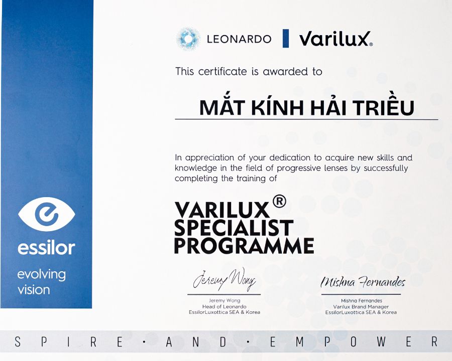Kính Hải Triều vinh dự đón tiếp đại diện cấp cao của Essilor trong chuyến ghé thăm Việt Nam (11) Chứng nhận đào tạo chuyên gia Varilux (dòng đa tròng cao cấp) của Essilor Luxottica dành cho đội ngũ Hải Triều