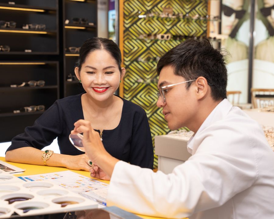 Kính Hải Triều vinh dự đón tiếp đại diện cấp cao của Essilor trong chuyến ghé thăm Việt Nam (8) kinh hai trieu don tiep dai dien essilor ghe tham viet nam 9