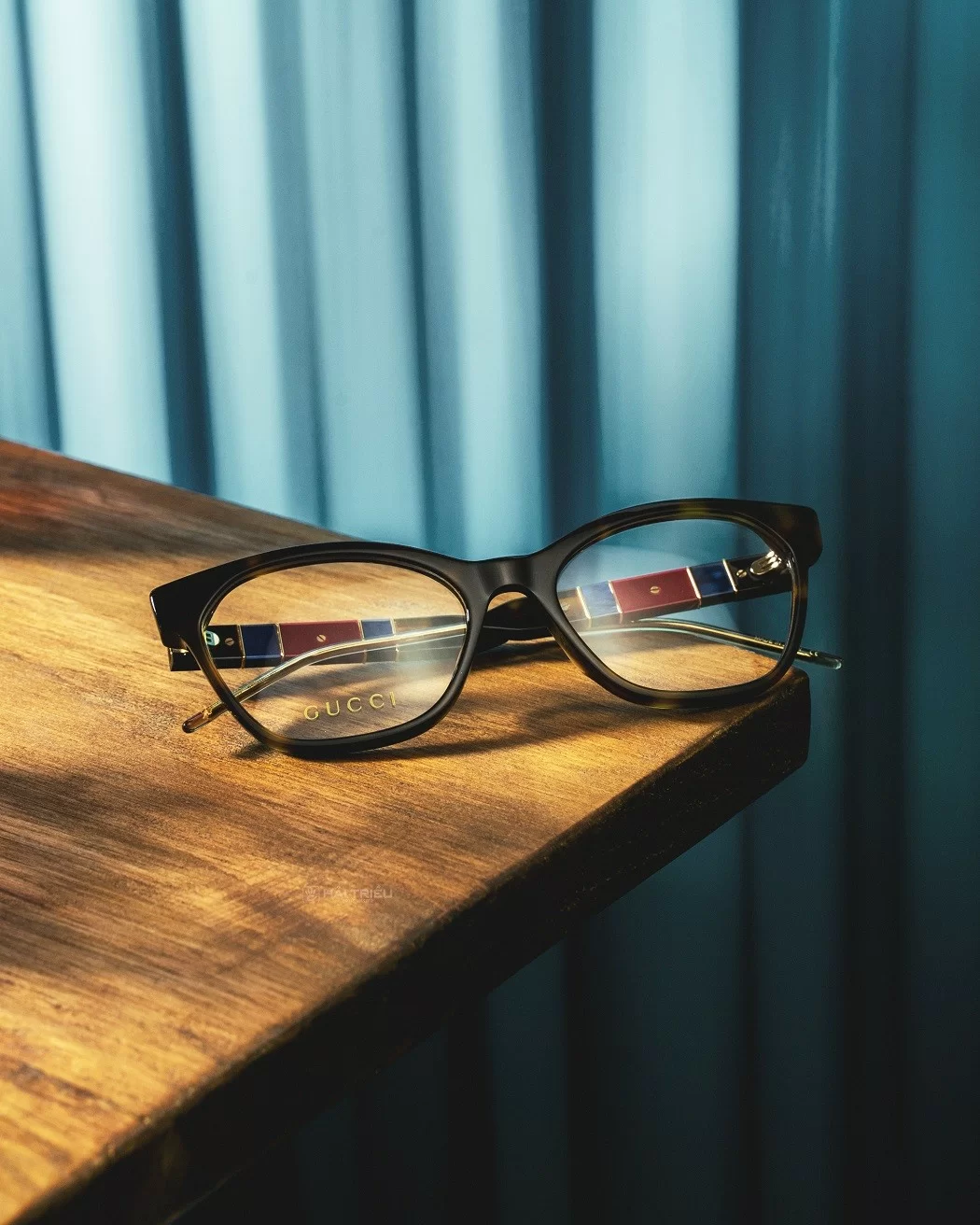 Gọng kính mắt mèo Gucci