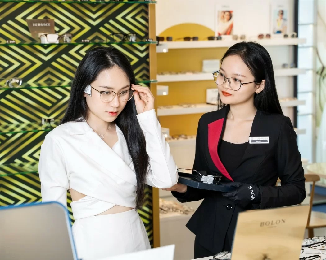 Kính nửa khung được yêu thích dù nam hay nữ