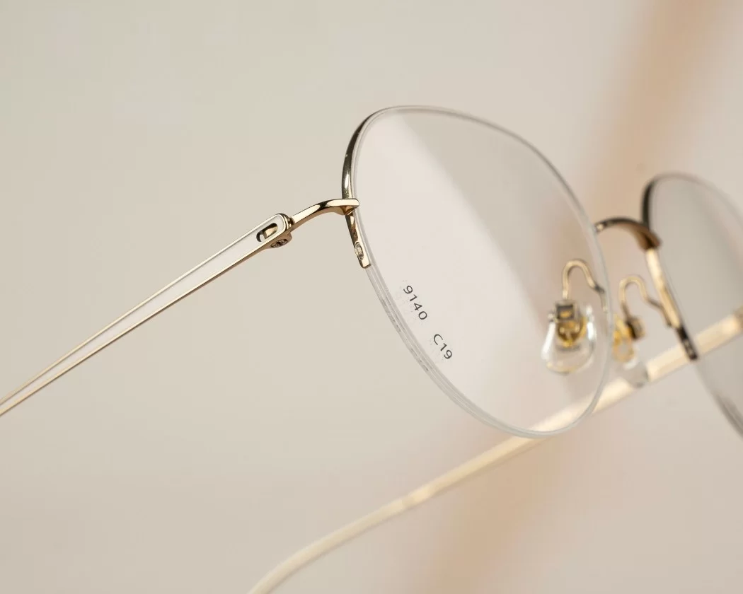 Cận cảnh dáng kính nửa gọng siêu đẹp từ thương hiệu agog