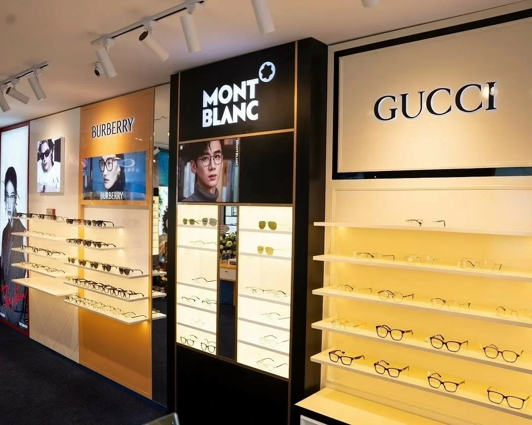 Không gian mua sắm bên trong showroom Hải Triều