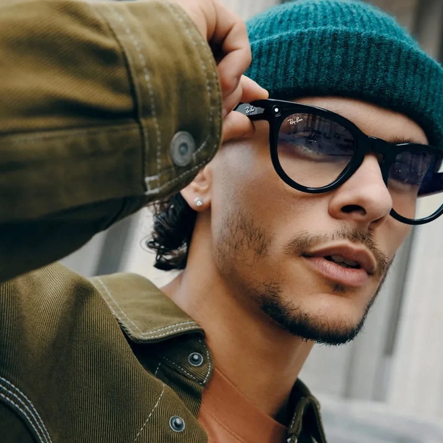 Bạn có thể thao tác đơn giản thông qua vùng cảm ứng bên phải gọng kính