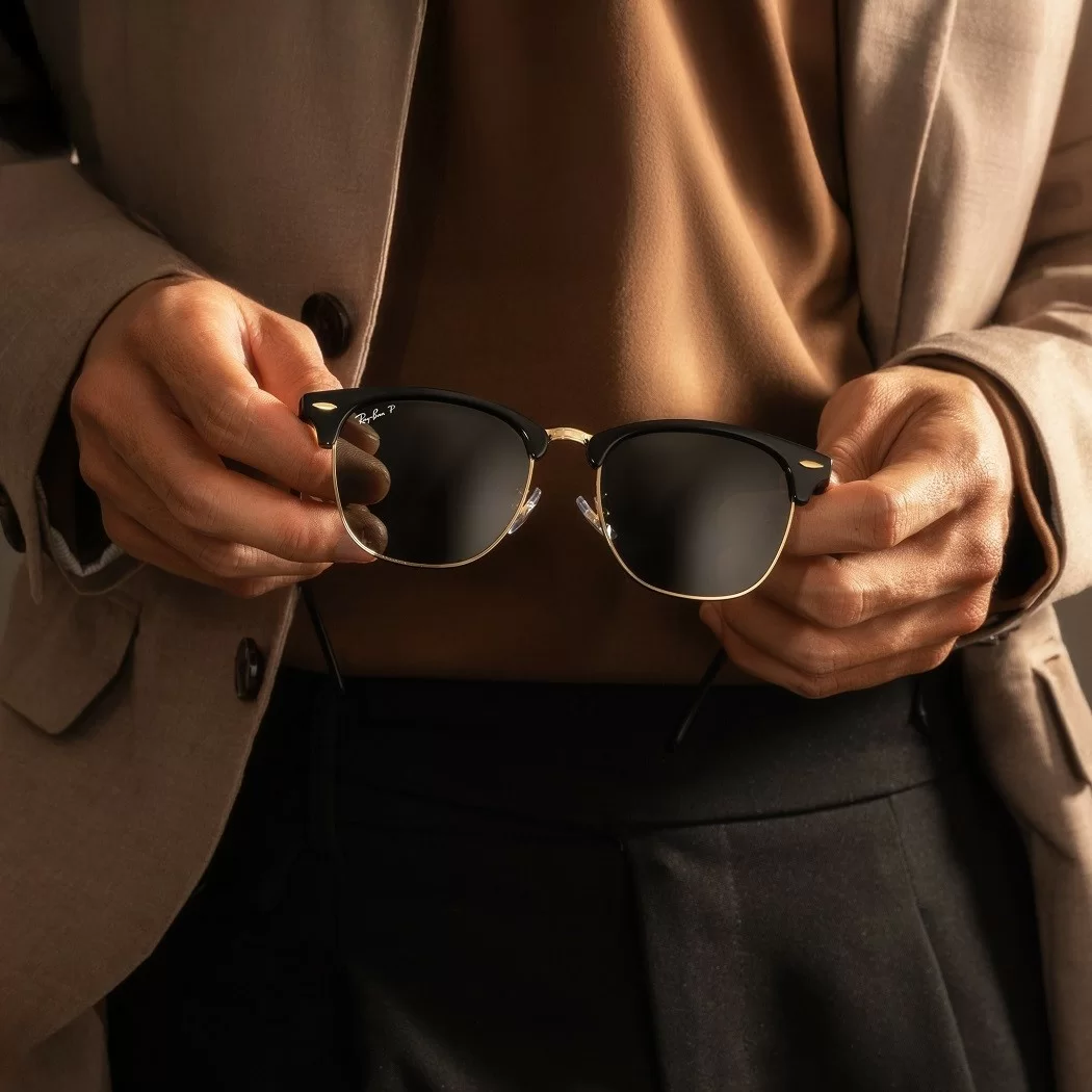 Clubmaster là một trong những mẫu kính RayBan Nam được yêu thích nhất