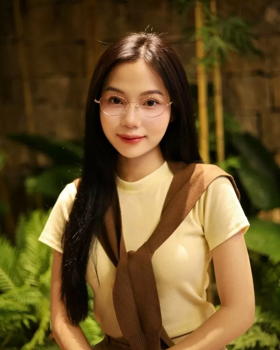 Người mặt nhỏ nên ưu tiên các mẫu gọng kính thanh mảnh