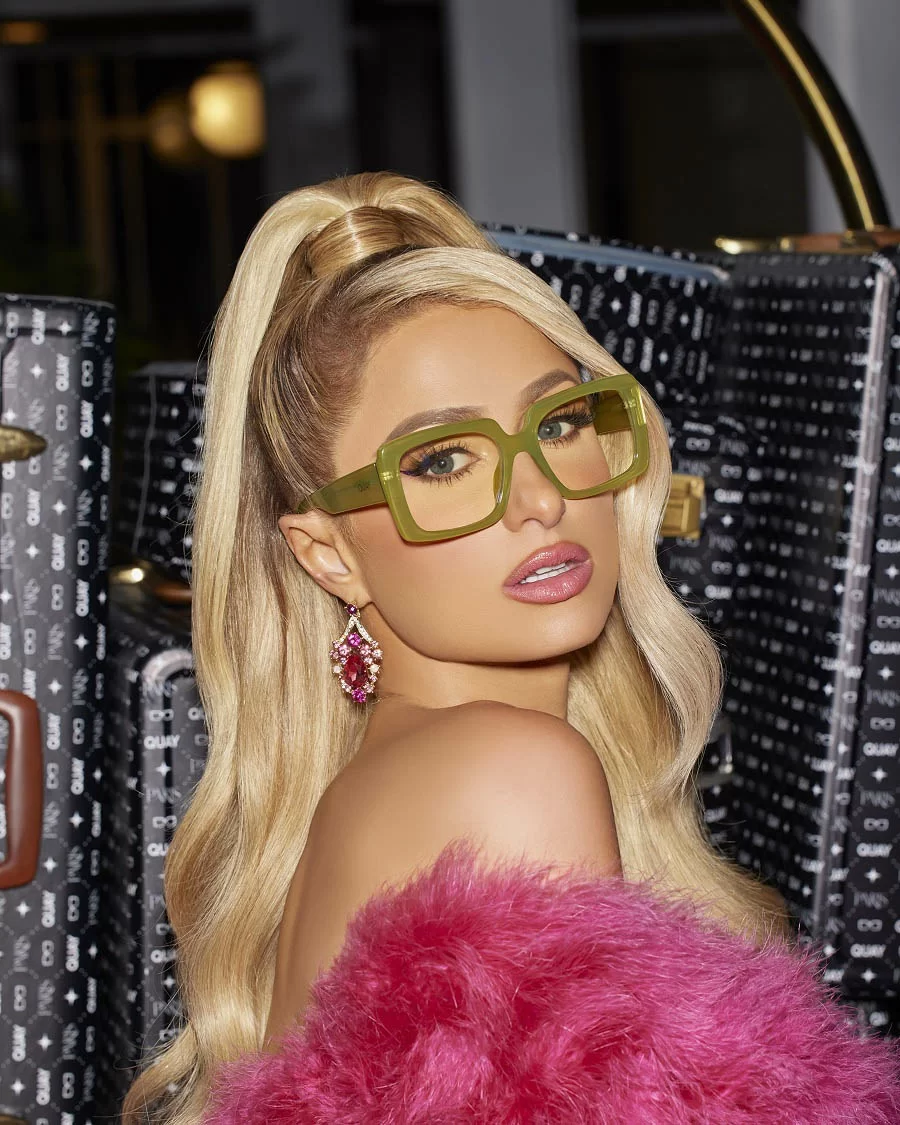 Mặt vuông đeo kính gì? Bí kíp chọn kính phù hợp cho nam, nữ (9) Kính Oversized hiện diện cùng ngôi sao Paris Hilton