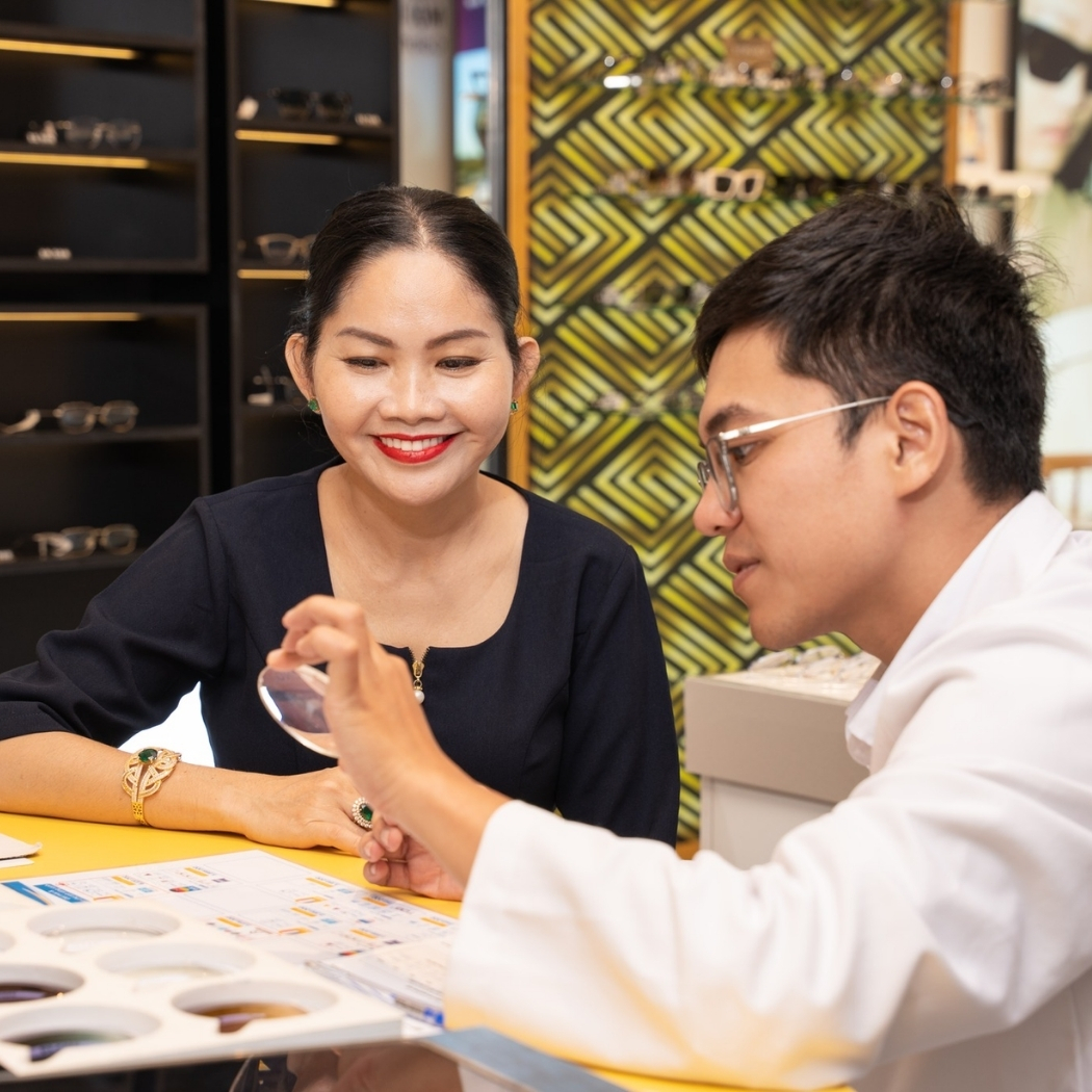 Tròng kính mắt chống ánh sáng xanh bảo vệ mắt đặc biệt thích hợp cho mọi lứa tuổi