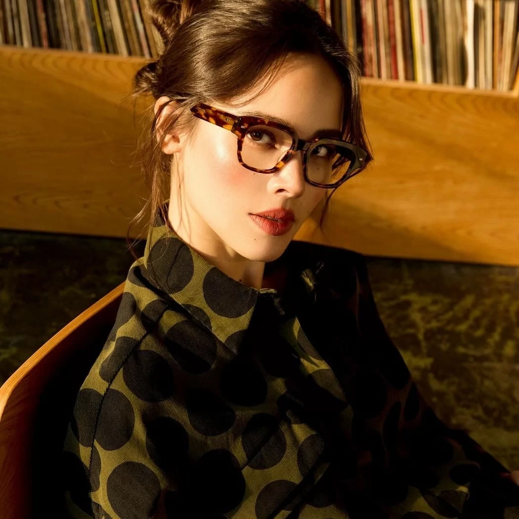 Lưu ý khi lựa chọn gọng kính phù hợp với tông da