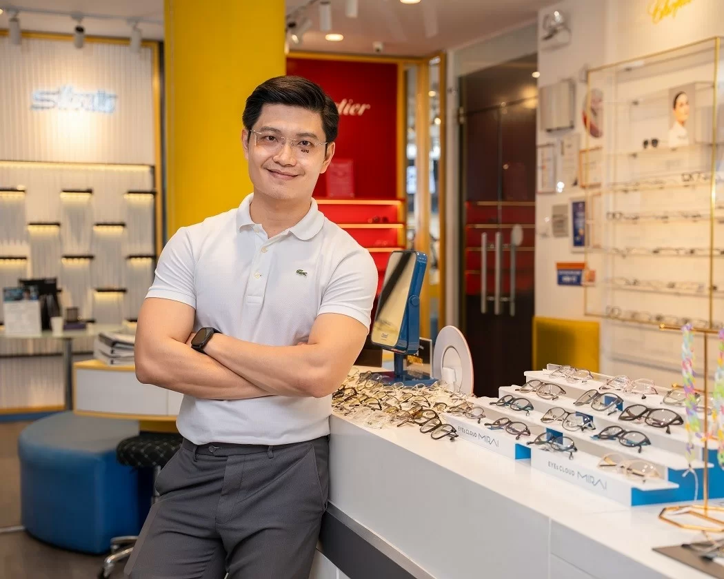 Nam giới văn phòng nên chọn gọng ở phân khúc từ trung cấp tới cao cấp