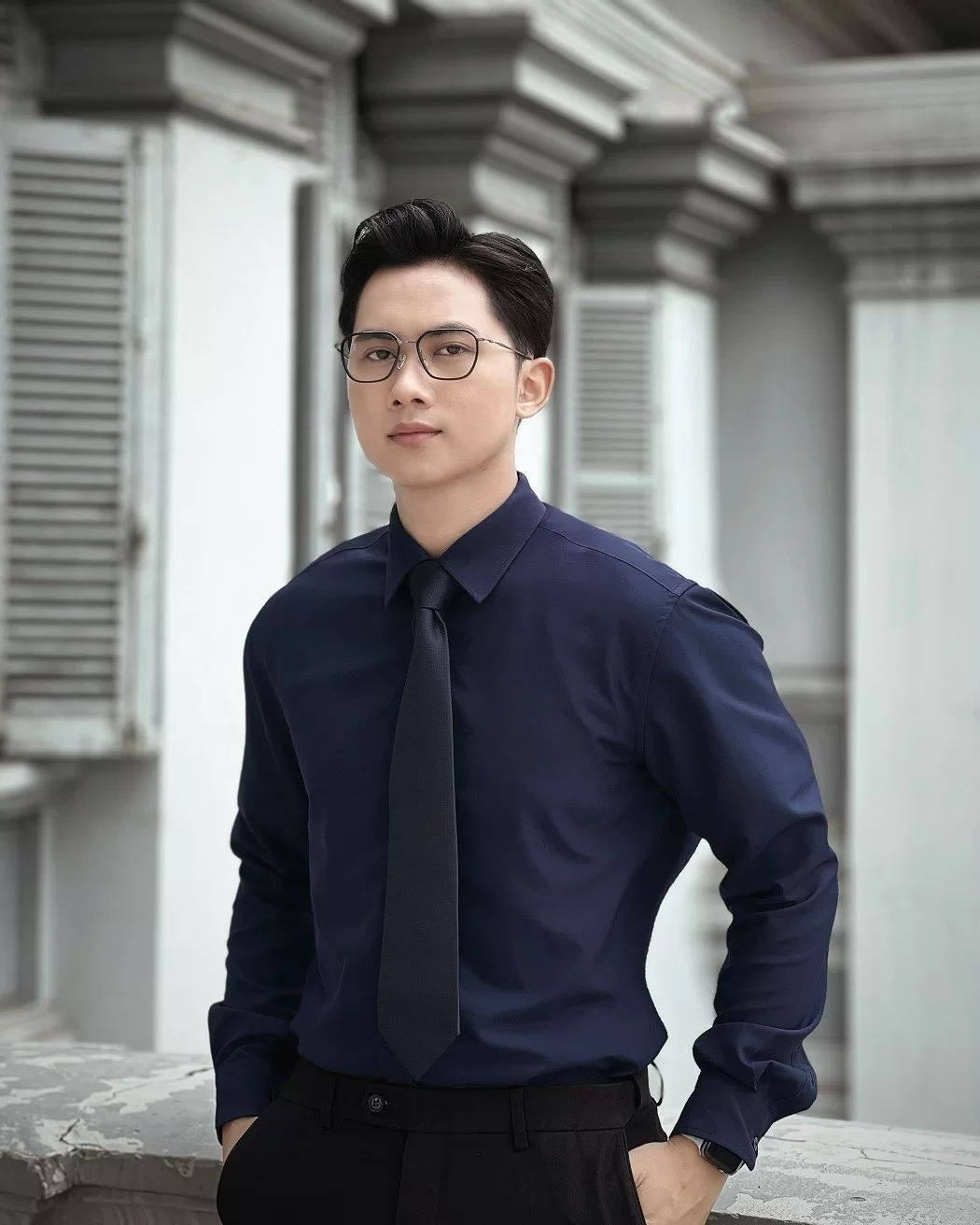 Gọng Titanium phù hợp với nam giới văn phòng phải đeo kính thường xuyên