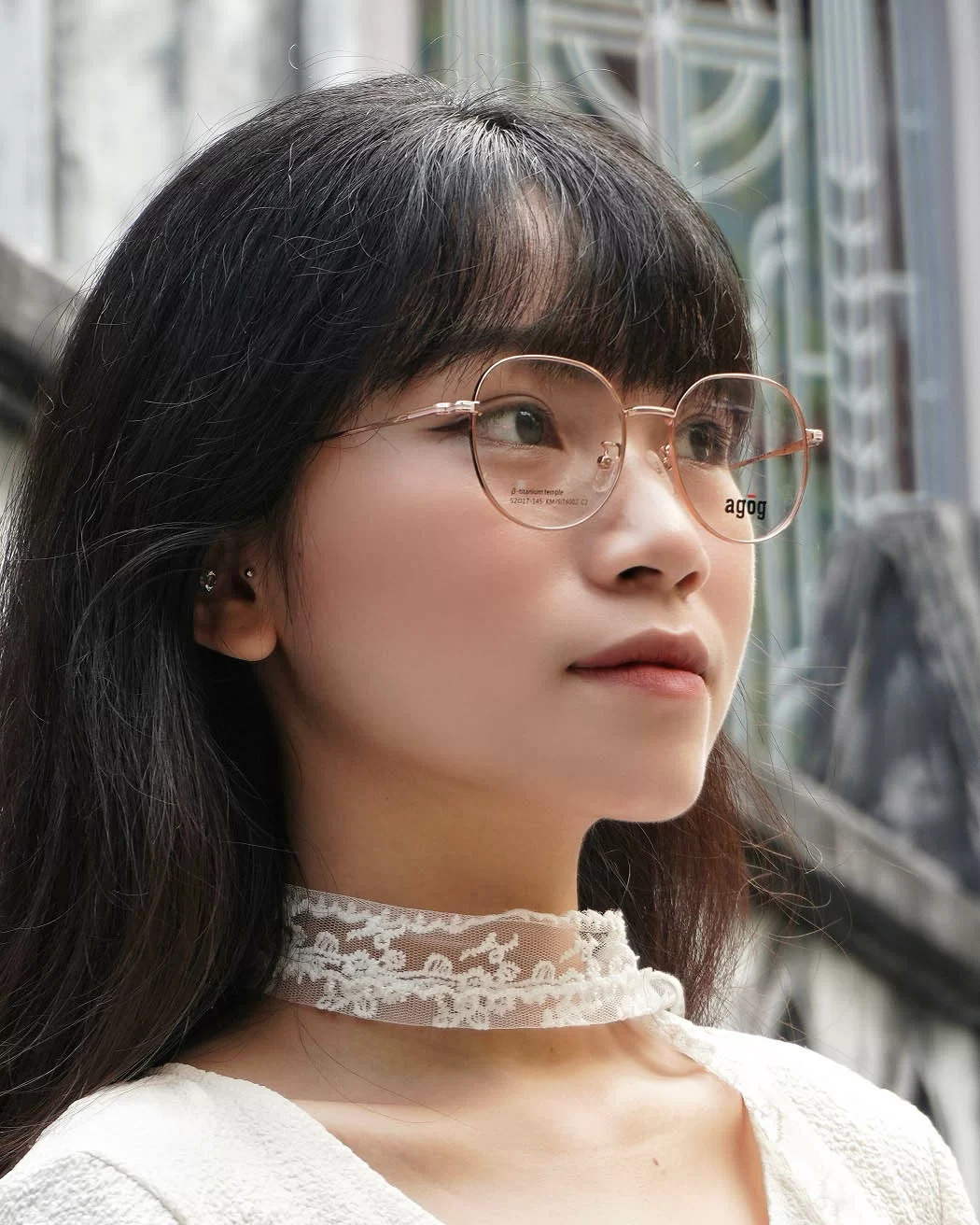 Gọng tròn giúp làm mềm các đường nét trên khuôn mặt vuông