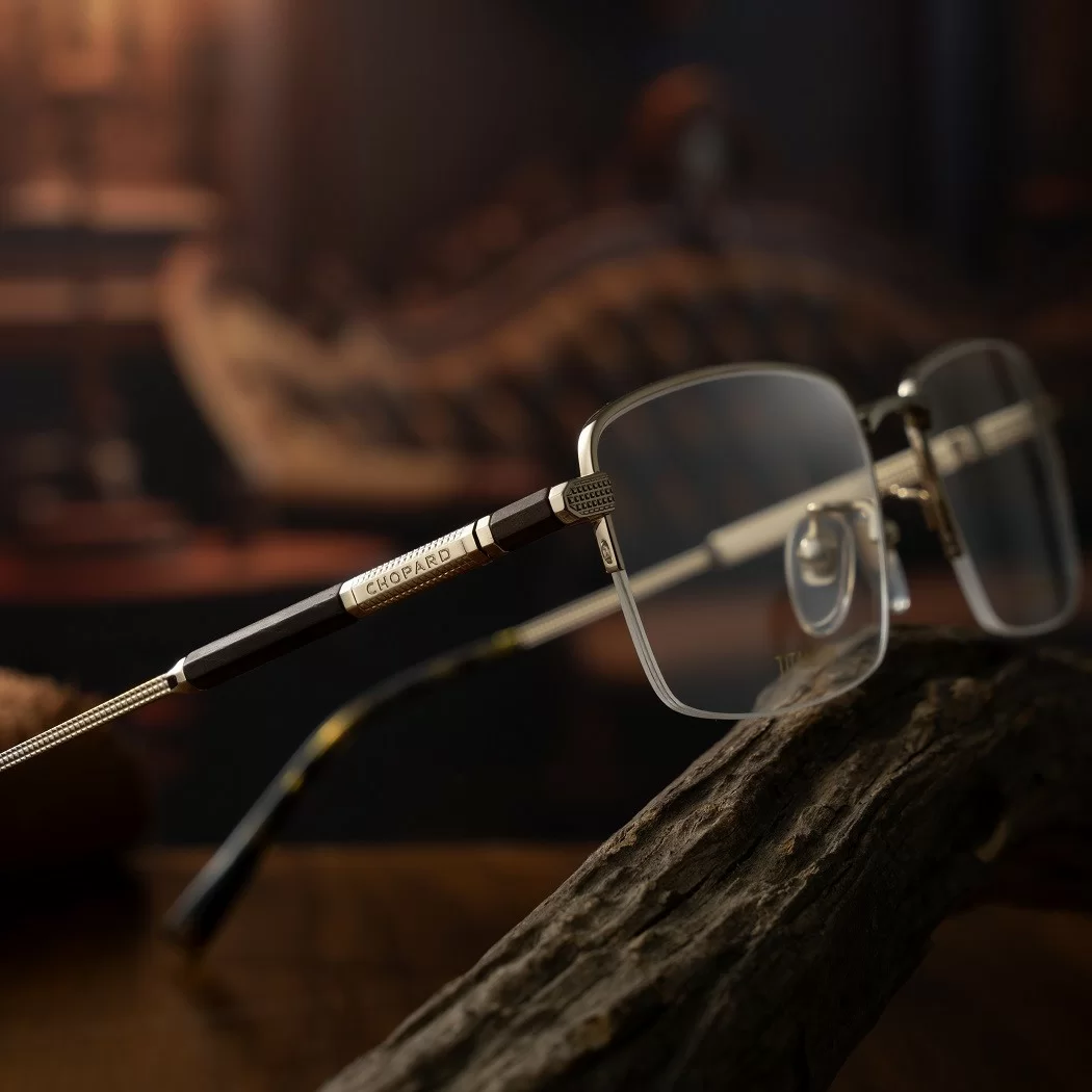 VCHG73J_594A là sự kết hợp độc đáo giữa hai chất liệu Titanium và gỗ