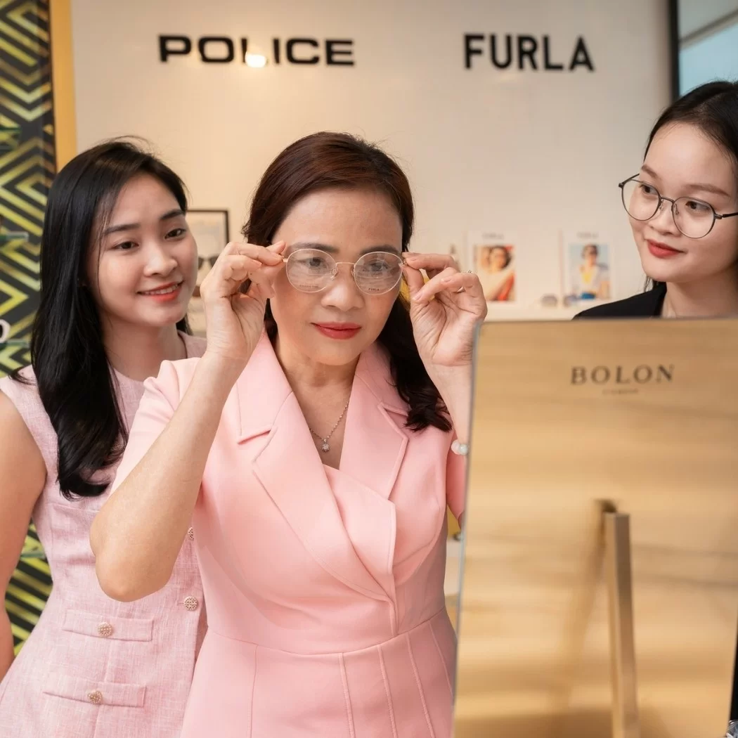 Mua kính đa tròng chính hãng tại Kính Hải Triều