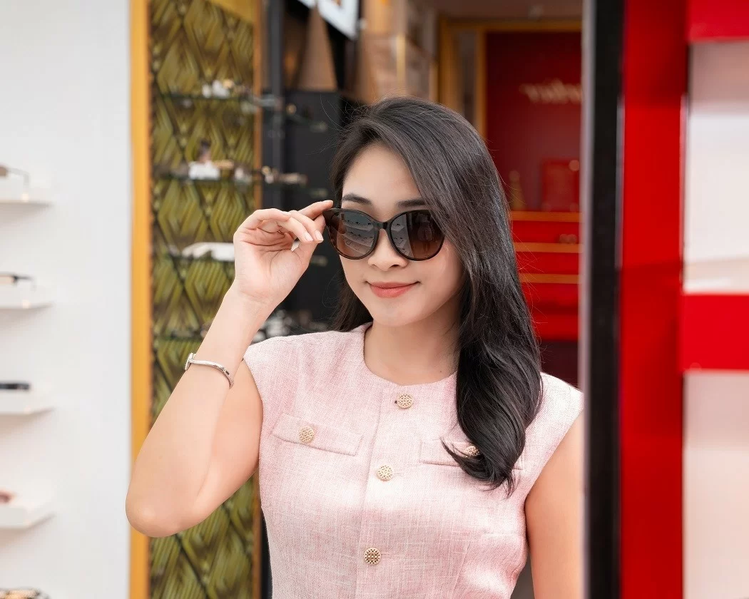 Kiểu dáng mắt mèo (Cat-eye) vẫn sẽ thống trị xu hướng thời trang 2026 dành cho phái nữ