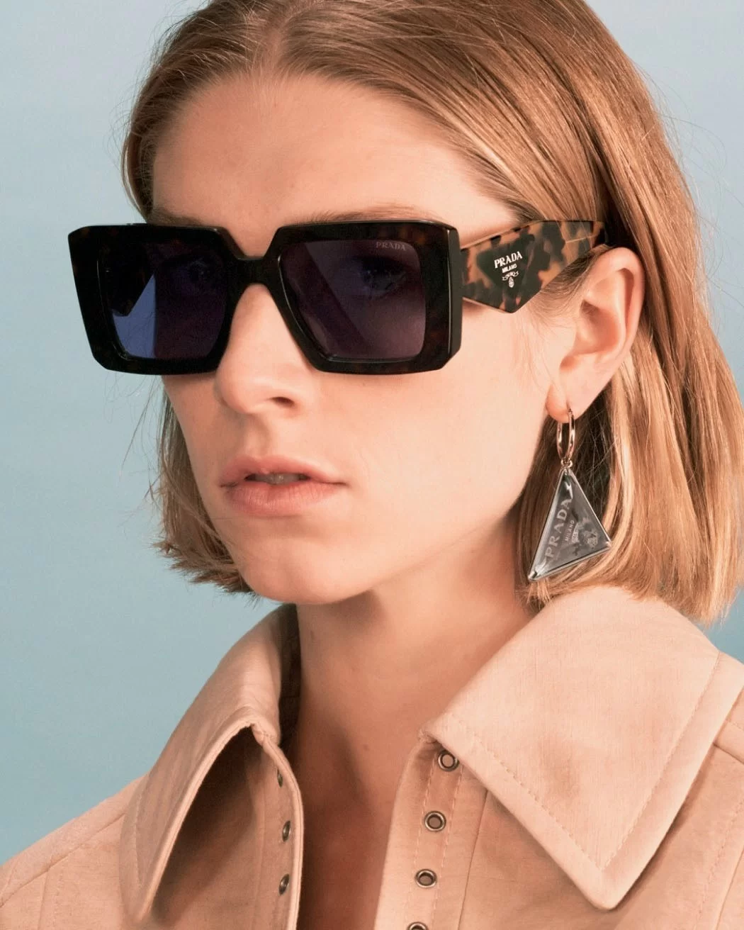 Prada là thương hiệu dẫn đầu xu hướng tạo ra các mẫu kính râm Bold Oversized