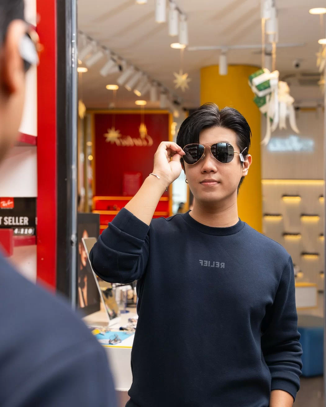 Khách hàng luôn có Quyền Được An Tâm khi mua kính râm RayBan tại Hải Triều