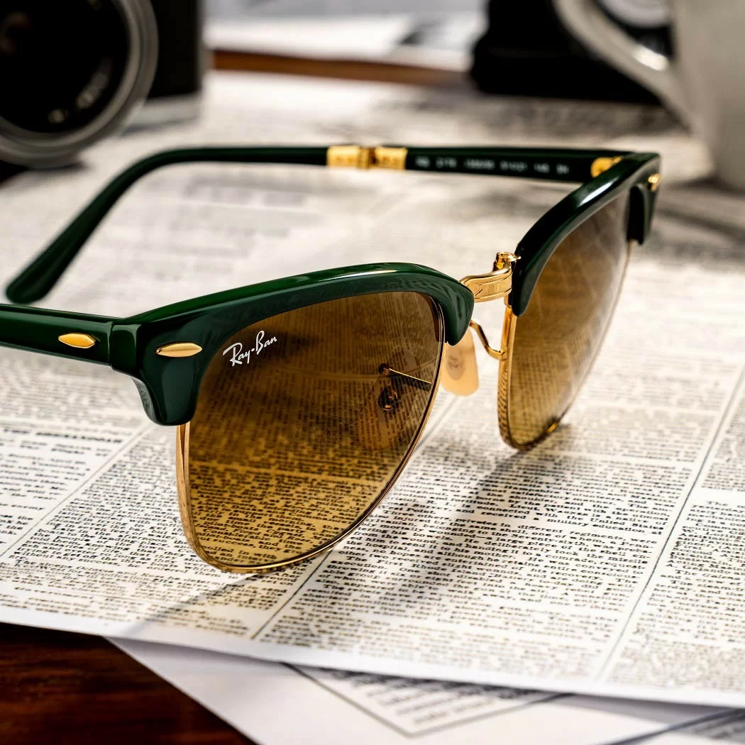 Dáng kính Browline mang đến vẻ ngoài cổ điển và tri thức