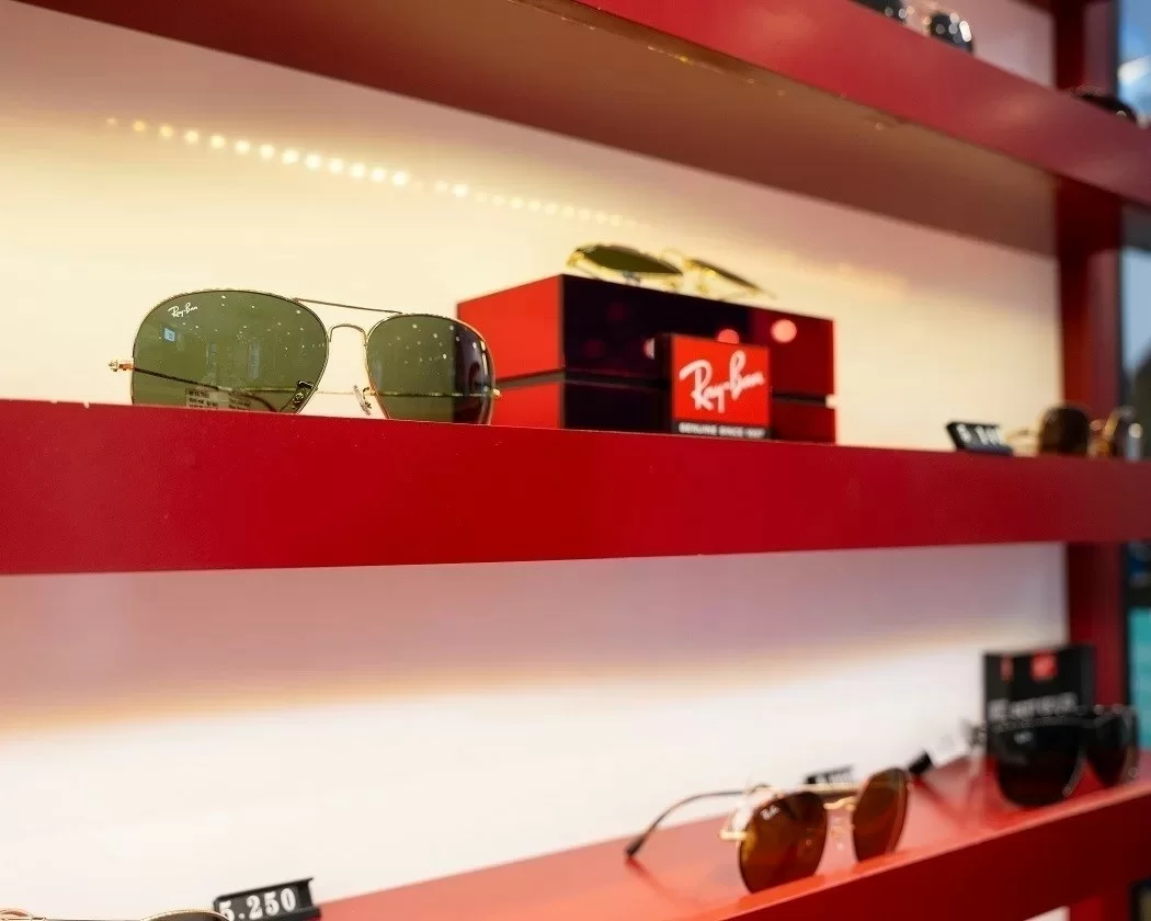 Không gian trưng bày bên trong showroom Kính Hải Triều