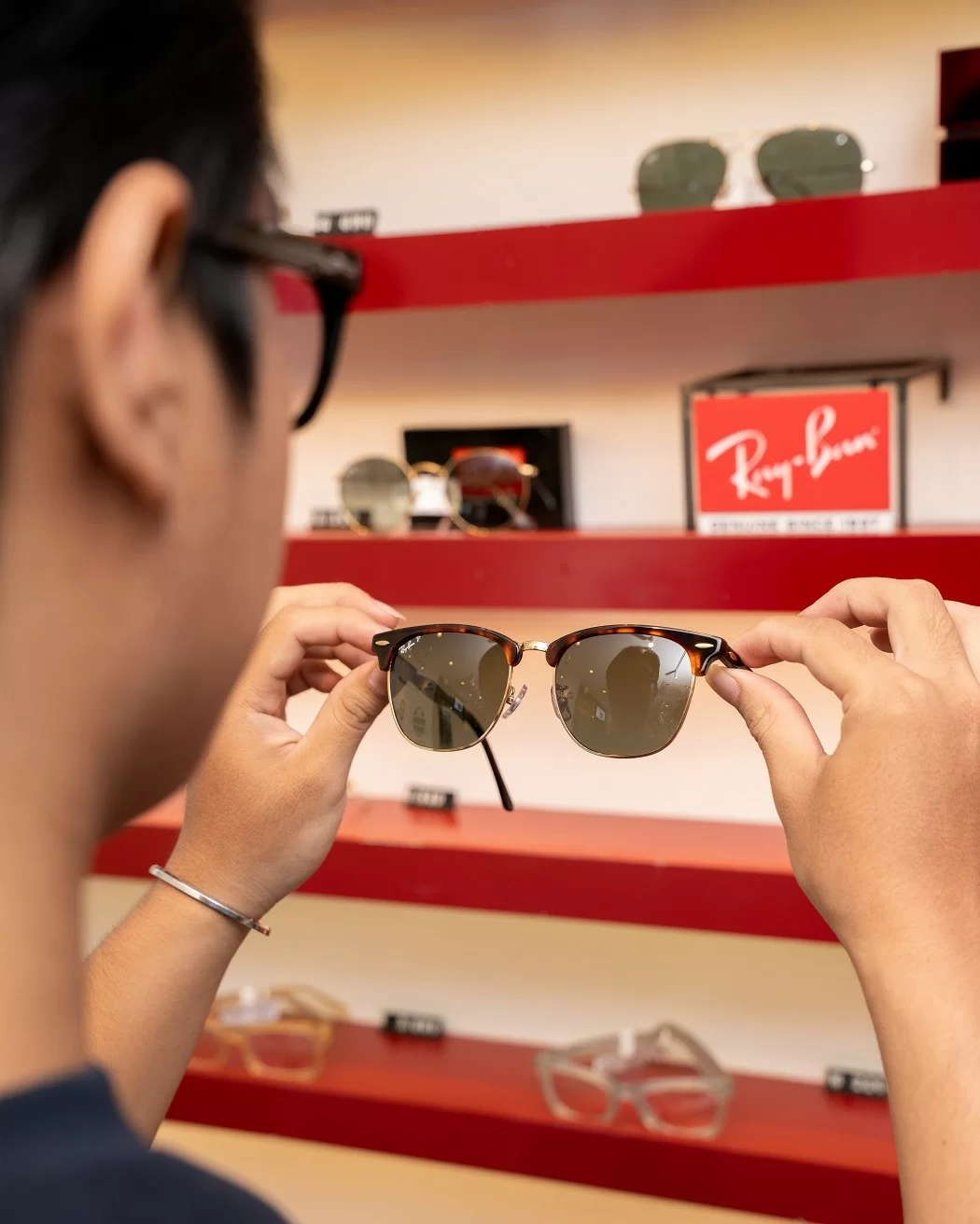 Khách hàng của Hải Triều được tiếp cận với những bộ sưu tập mới nhất, dẫn đầu xu hướng thời trang 2026