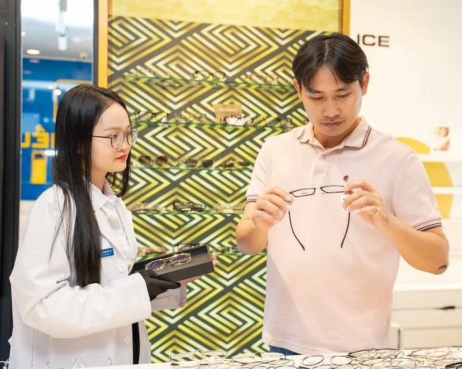 Trong một số trường hợp, bạn cũng có thể thay thế tròng có độ bằng tròng không độ