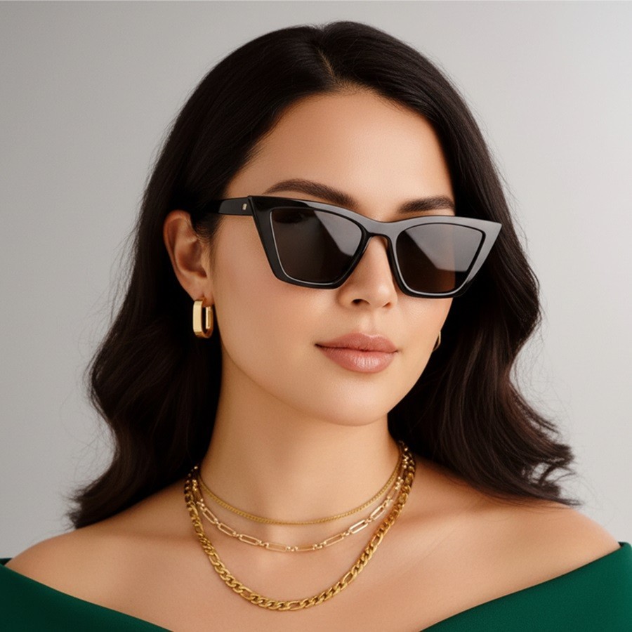 Kính mắt mèo bản dày cũng là lựa chọn phù hợp cho người mặt tròn