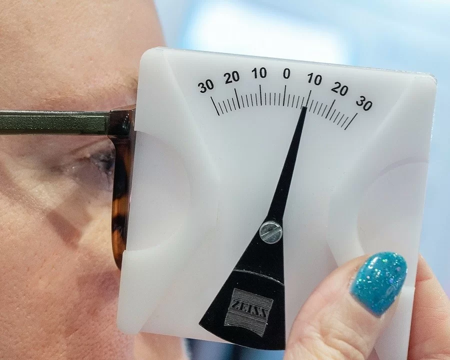 Độ nghiêng Pantoscopic là thông số hay bị người dùng hiểu sai đọc thông số mắt kính