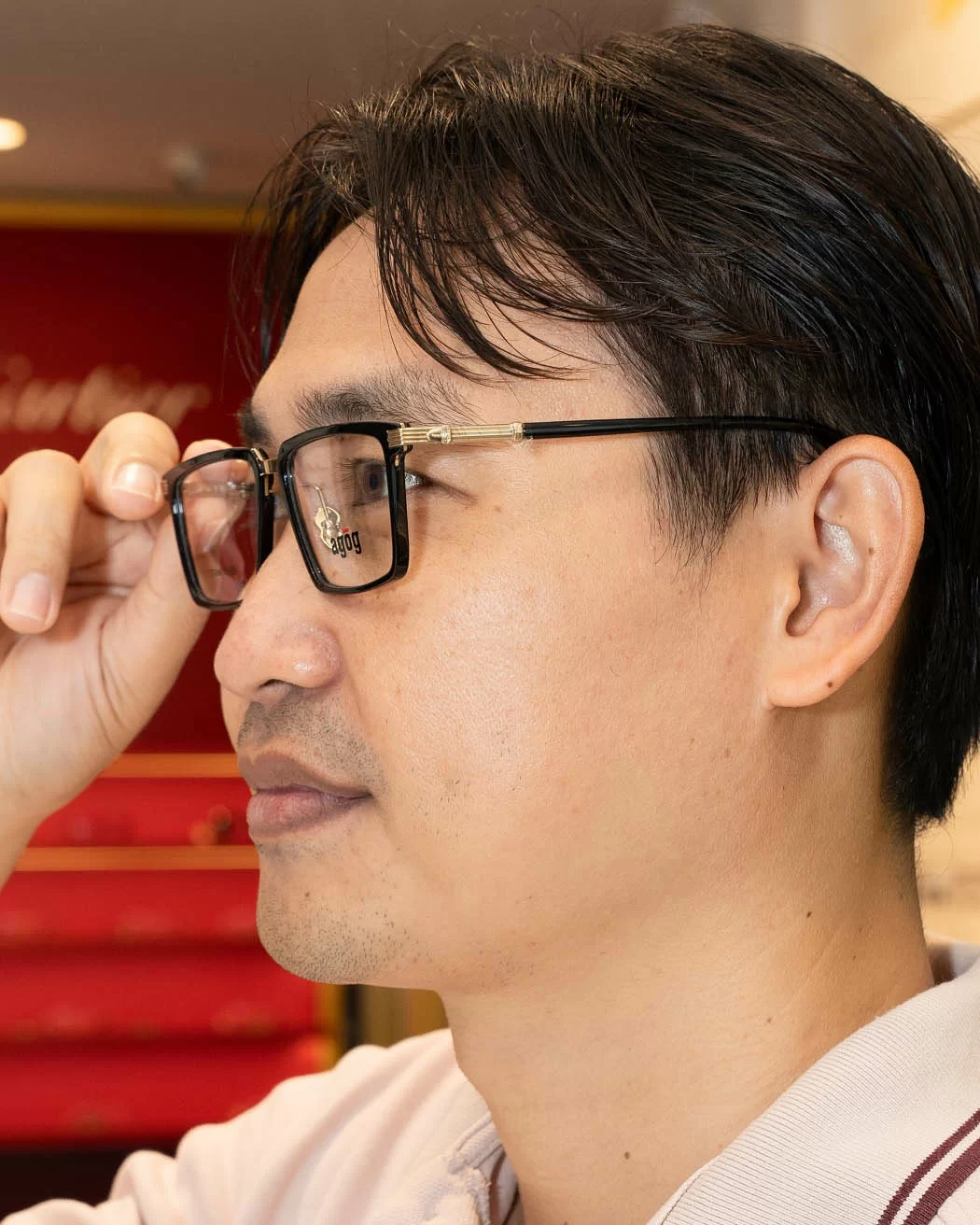 Lưu ý khi chọn gọng kính cận nam vuông