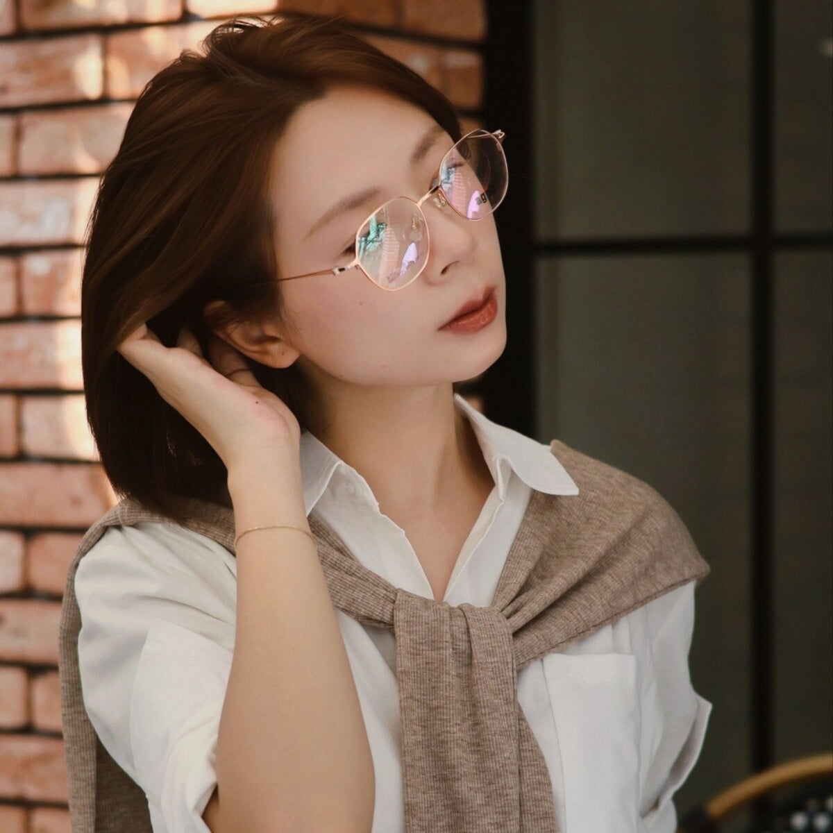Gọng kính kim loại mảnh được nhiều chị em chọn vì vẻ đẹp thanh thoát