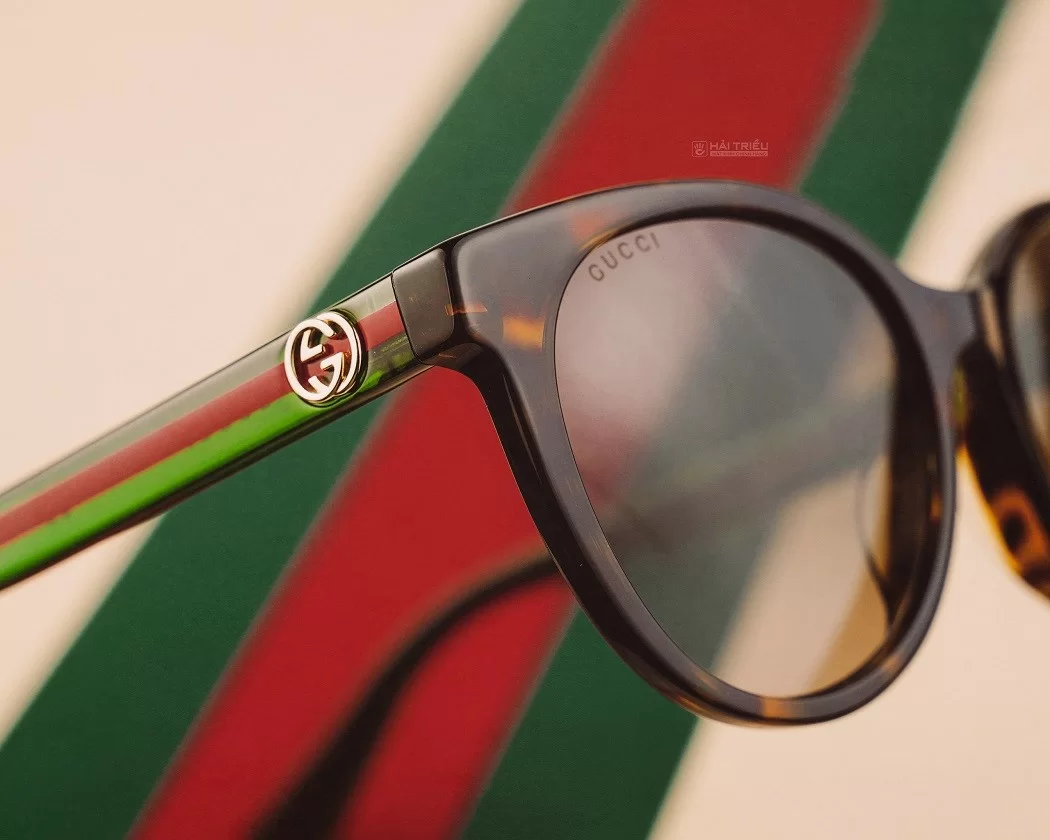 Kính Gucci chính hãng có những điểm đặc trưng mà hàng giả khó sao chép