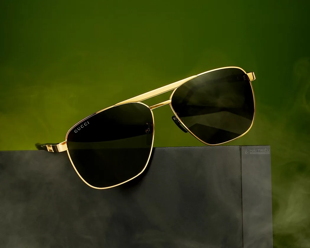 Kính Gucci phi công mang đến vẻ ngoài bụi bặm, thường được ưa chuộng bởi nam giới