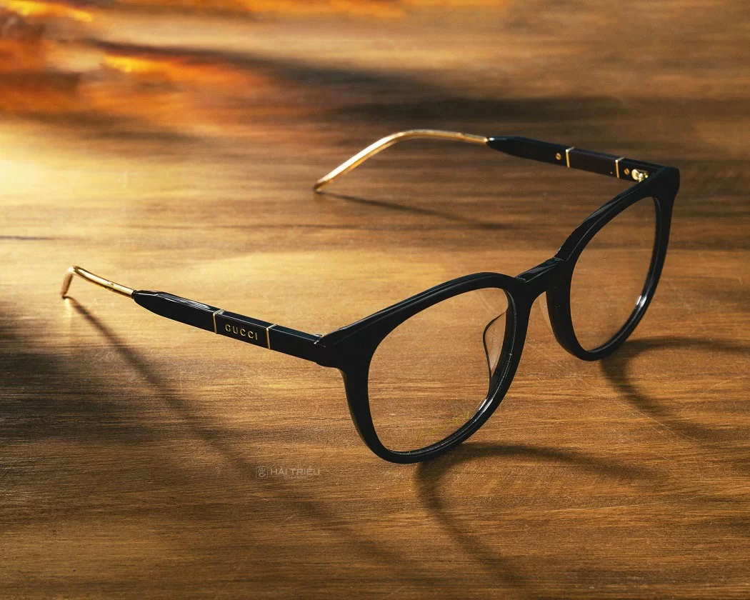 Thiết kế của dòng Round Oval đề cao những đường cong mềm mại và uyển chuyển