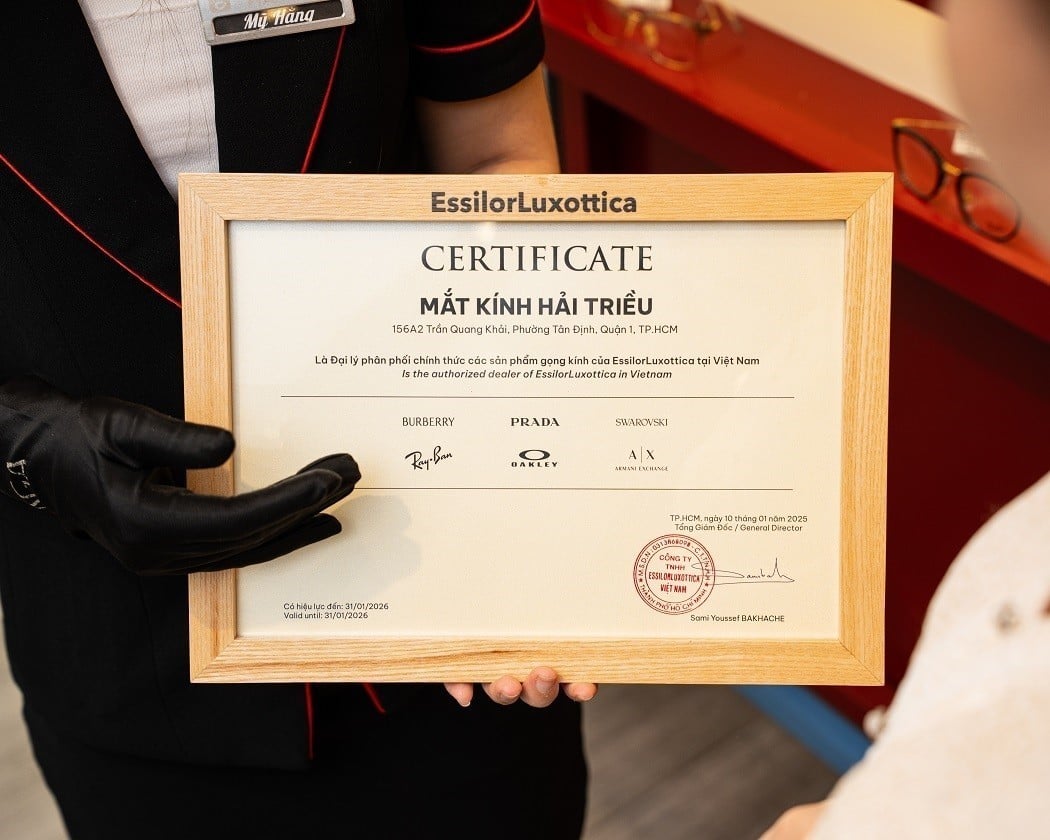 Giấy chứng nhận Kính Hải Triều là đại lý chính hãng ủy quyền của thương hiệu RayBan