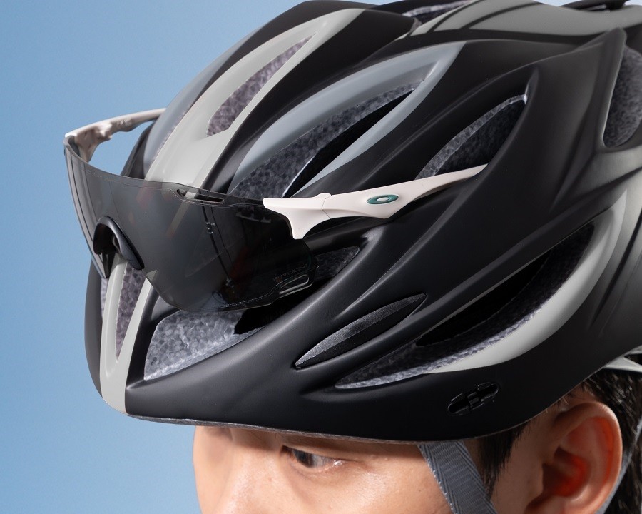 Gọng màu trắng mờ Matt Mist đôi khi gây khó khăn trong quá trình vệ sinh