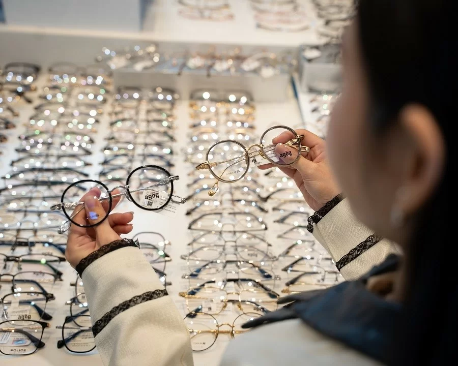 Thay gọng kính giữ tròng được không? Câu trả lời là hoàn toàn có thể