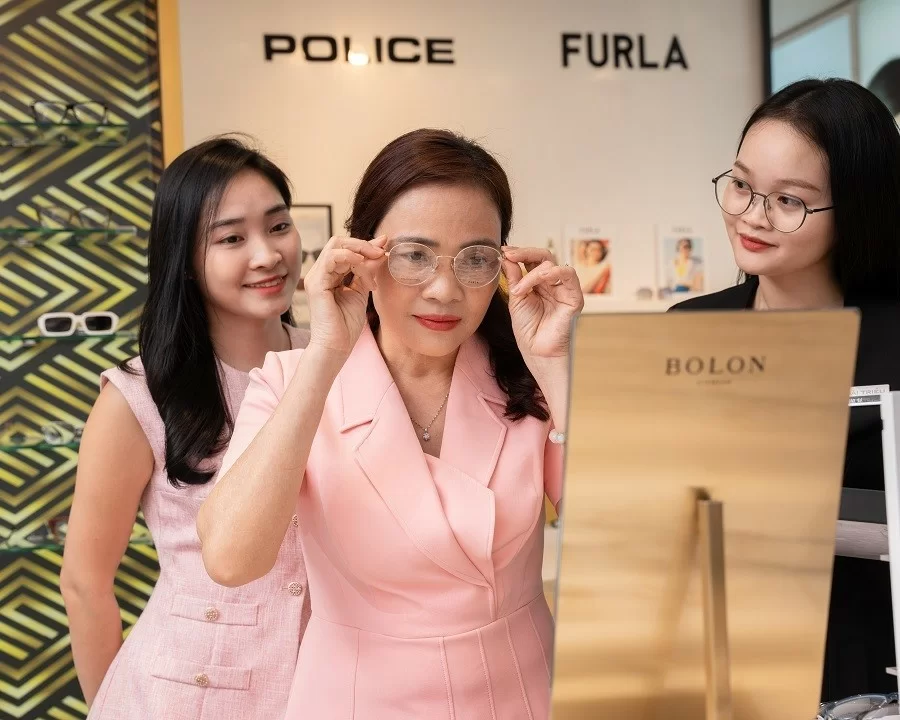 Với kính đa tròng, rất khó để bạn thay gọng kính mà vẫn giữ được tròng kính