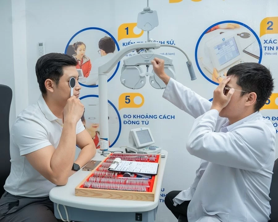 Kiểm tra mắt tại nhà giúp bạn chủ động về thời gian, tiện lợi và dễ thực hiện